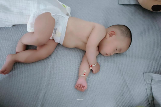 濮阳宝宝拉屎有黑色颗粒